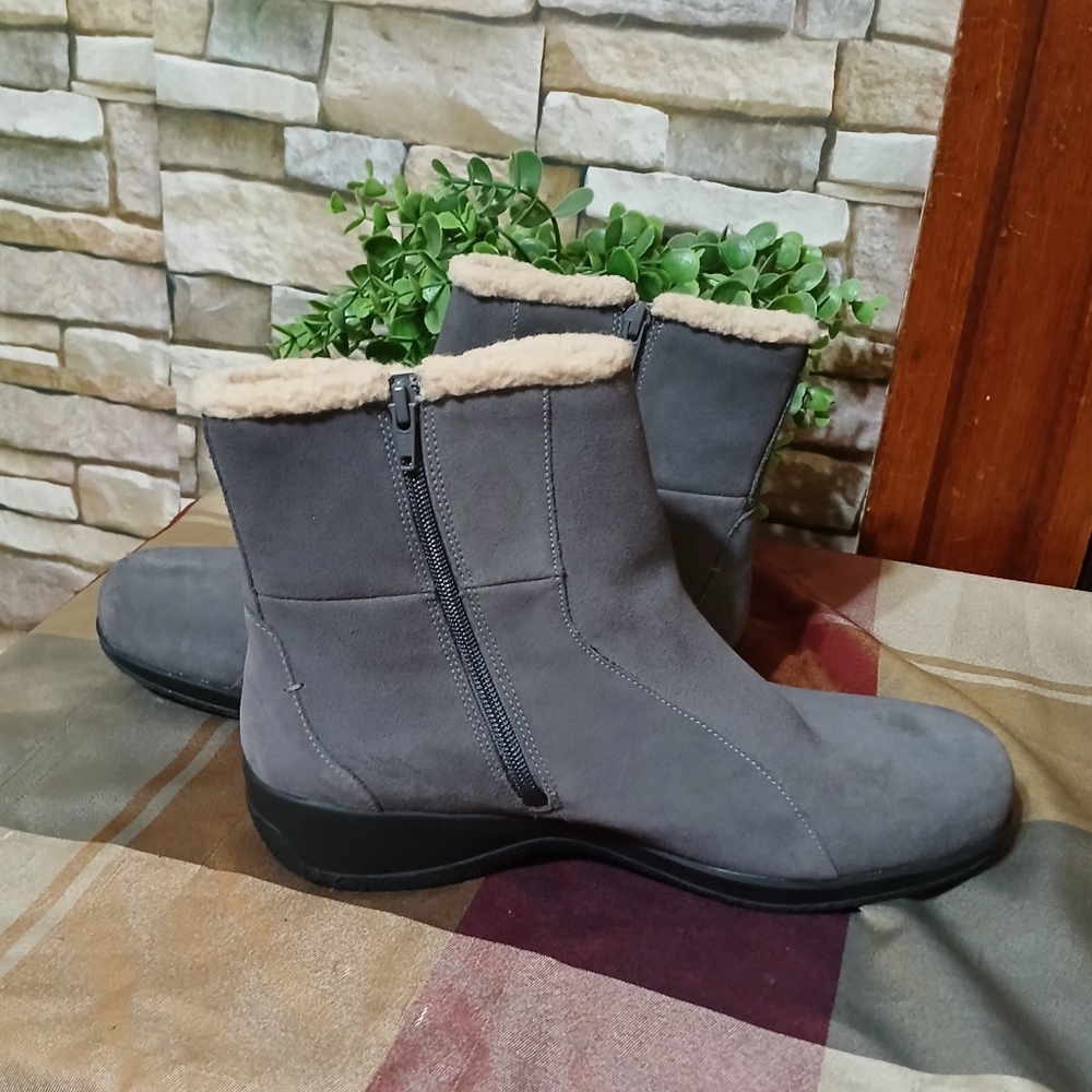Clarks Women's Angie Madi Ankle Zip Boots Gray Suede Size 11W Winter Casual